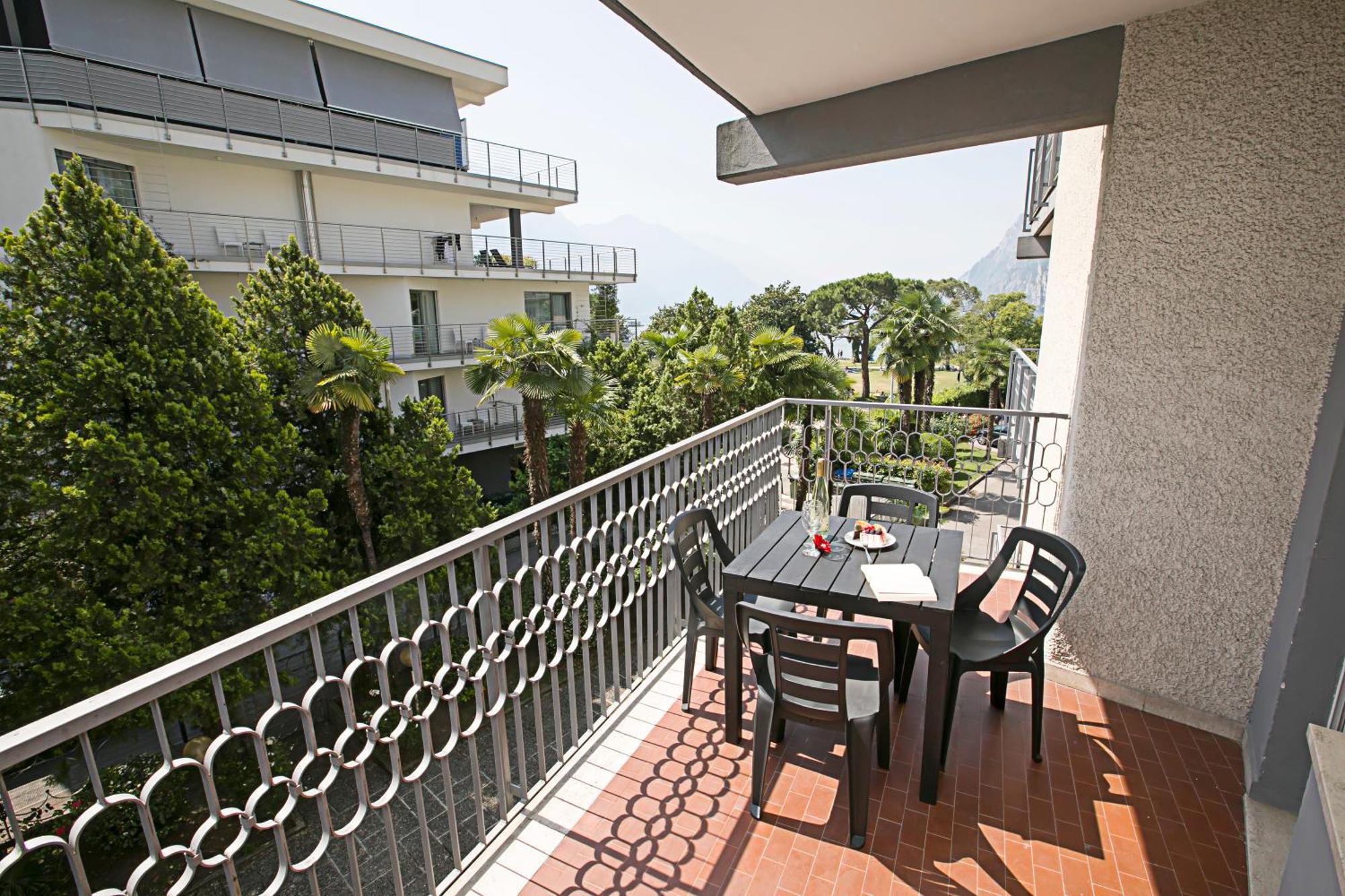 Riva Lago E Spiaggia Apartment 2 - Happy Rentals Екстериор снимка