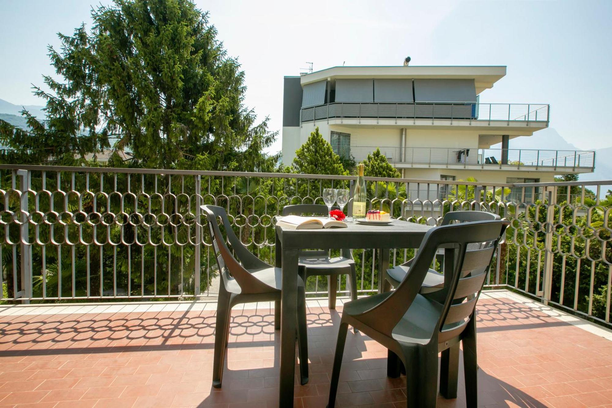 Riva Lago E Spiaggia Apartment 2 - Happy Rentals Екстериор снимка